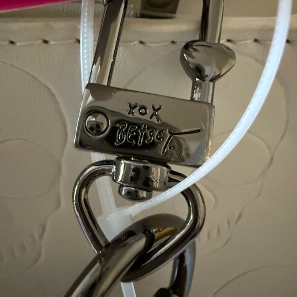 NEW Betsey Johnson Skull Handbag - Picture 12 of 14